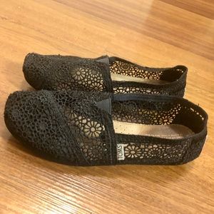 Toms Crotched slip on flats